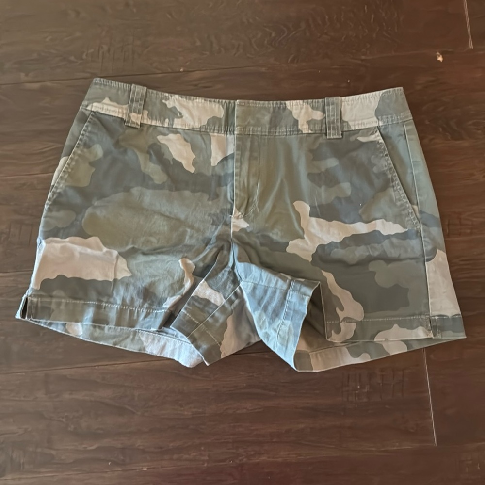Camo shorts. Size 8. Great condition.